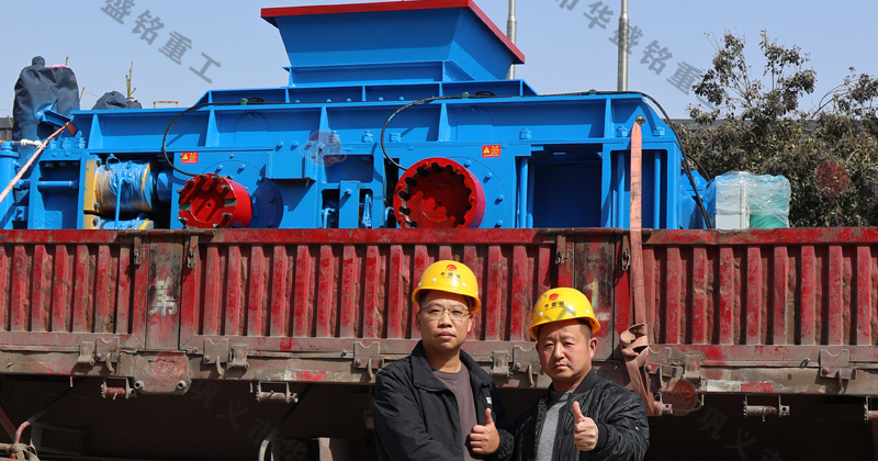 鵝卵石制砂用什么破碎機(jī)？推薦對(duì)輥機(jī)價(jià)格不貴還耐用